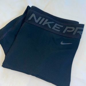 Nike athletic leggings (black)